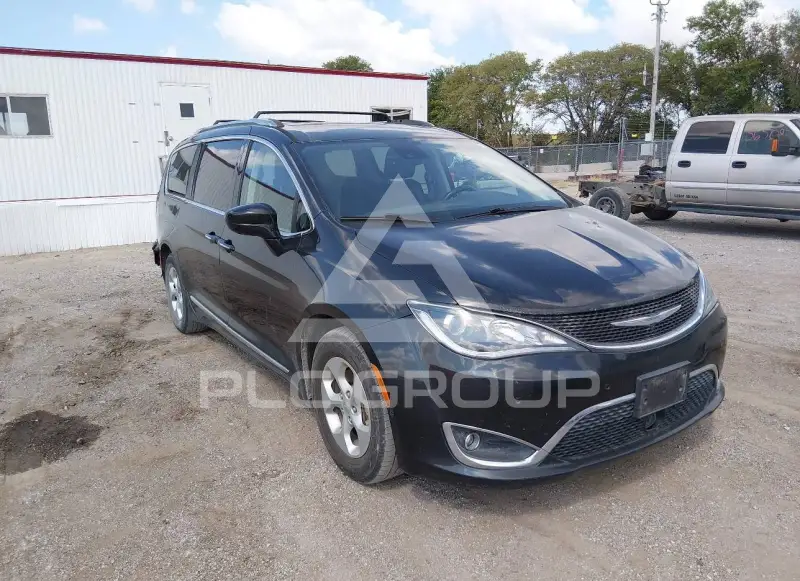 2017 Chrysler PACIFICA photo