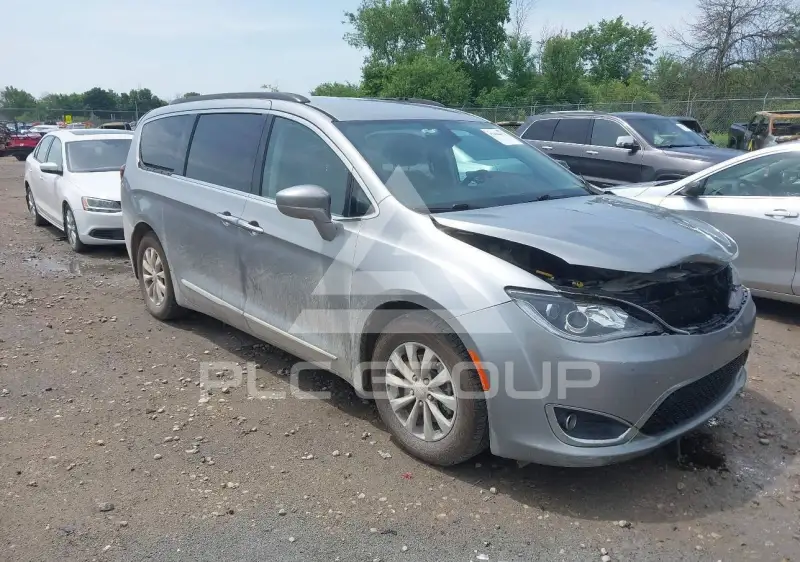 2017 Chrysler PACIFICA photo