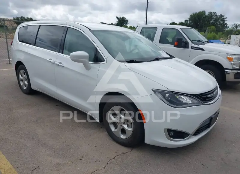 2017 Chrysler PACIFICA photo