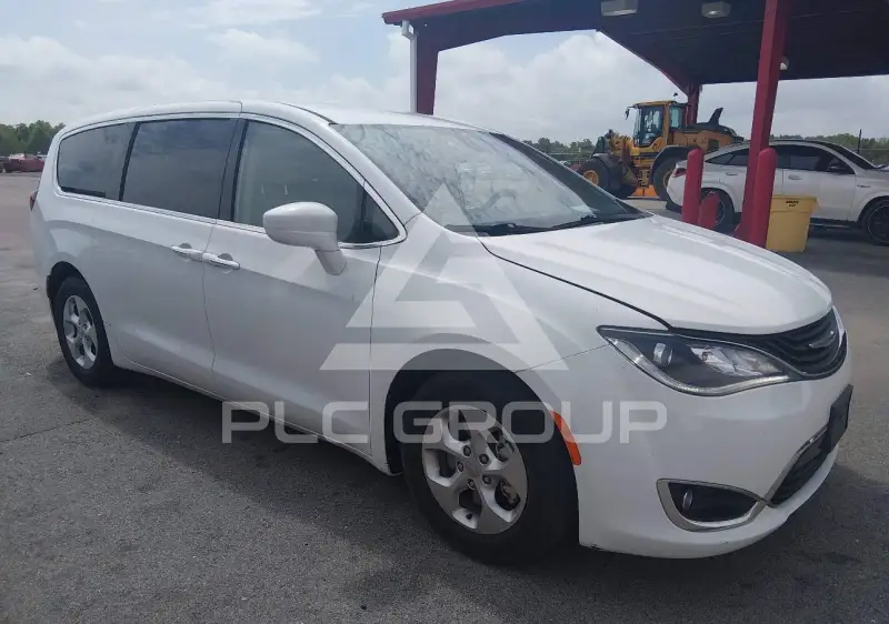 2017 Chrysler PACIFICA photo