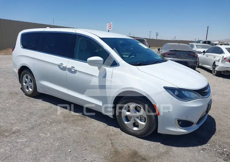 2017 Chrysler PACIFICA photo