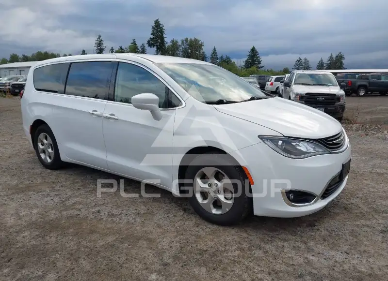 2017 Chrysler PACIFICA photo