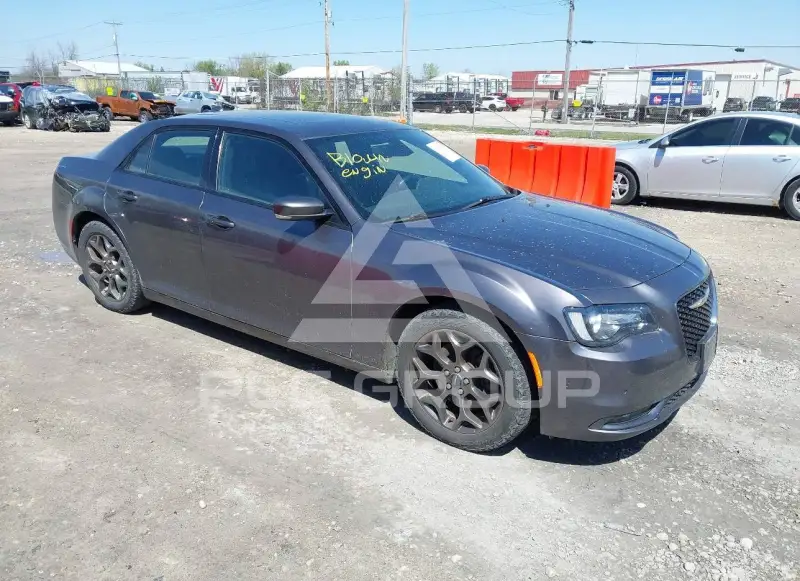 2017 Chrysler 300 photo