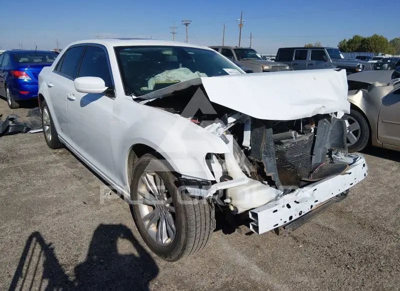 2017 Chrysler 300 photo