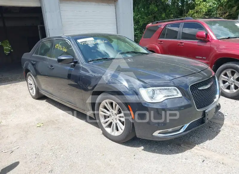 2017 Chrysler 300 фото