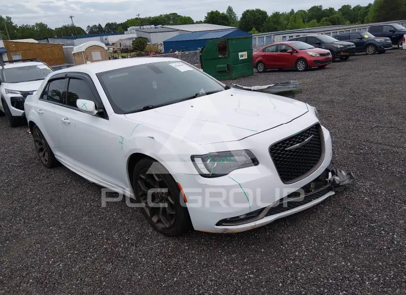 2017 Chrysler 300 photo