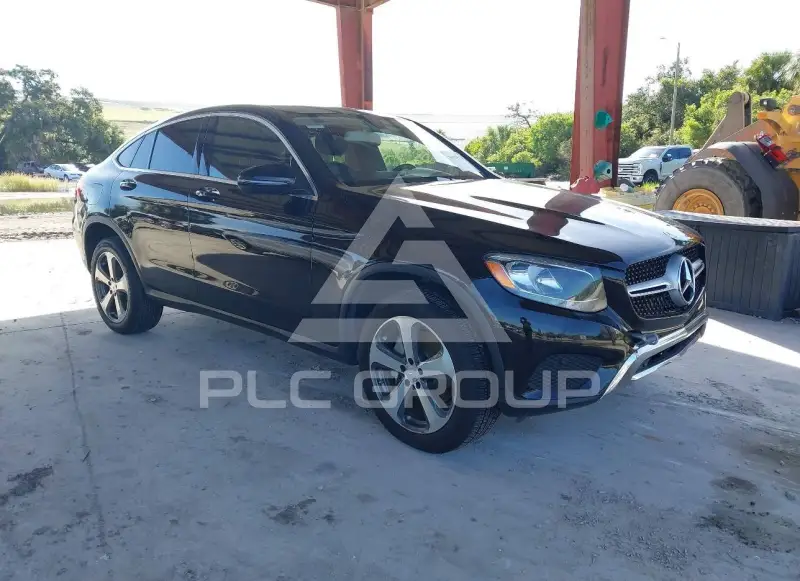 2017 Mercedes Benz Glc 300 фото