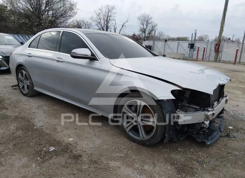 2017 Mercedes Benz E 300 фото
