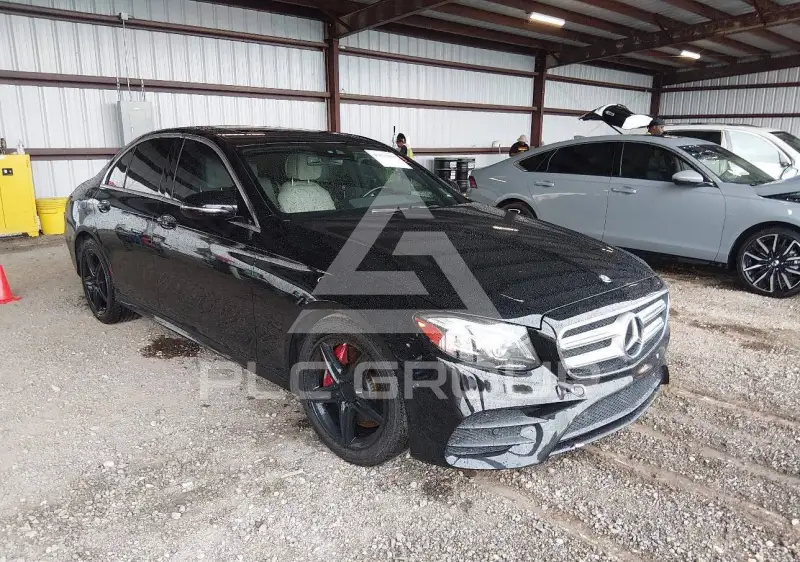 2017 Mercedes Benz E 300 фото