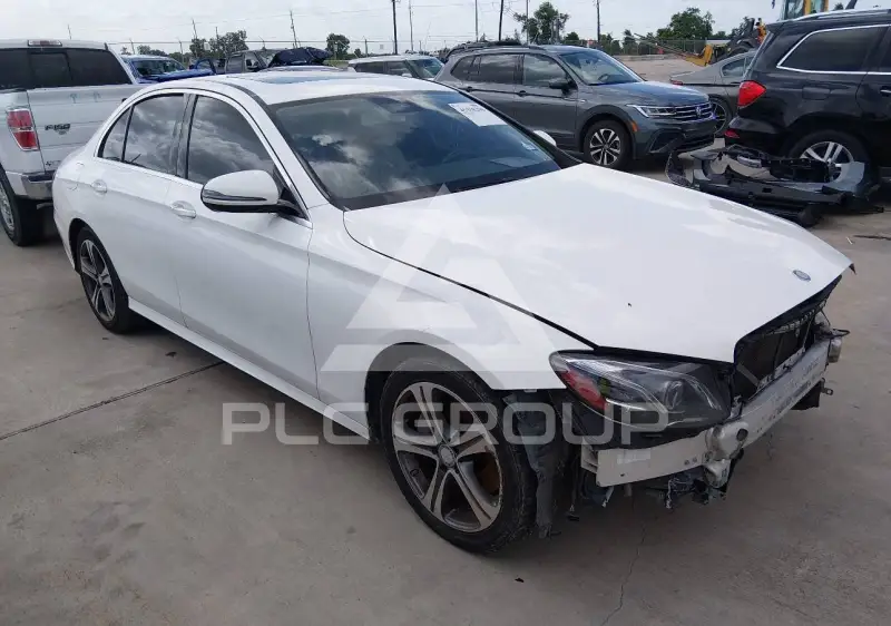 2017 Mercedes Benz E 300 фото
