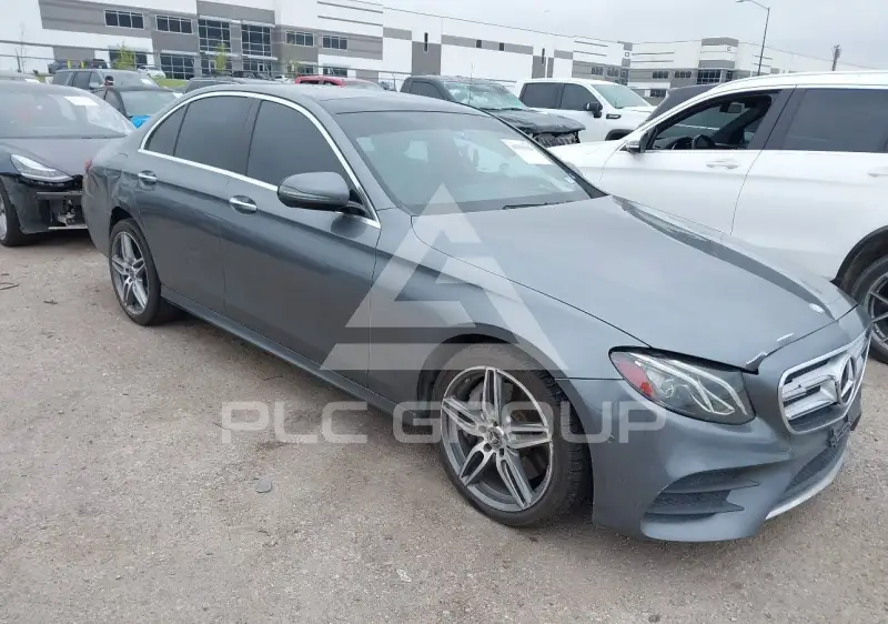 2017 Mercedes Benz E 300 фото