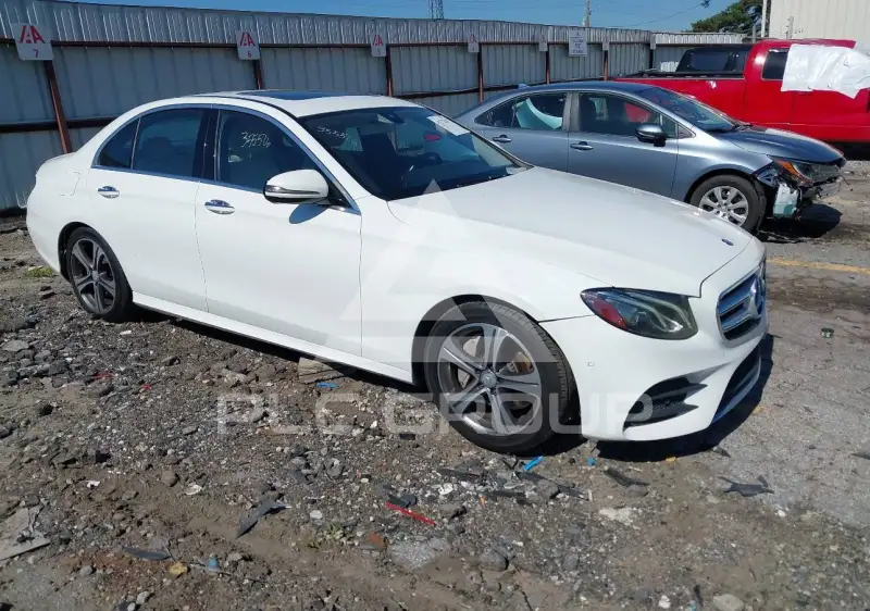 2017 Mercedes Benz E 300 фото