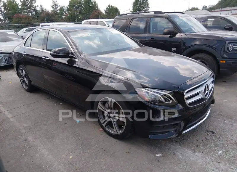 2017 Mercedes Benz E 300 фото