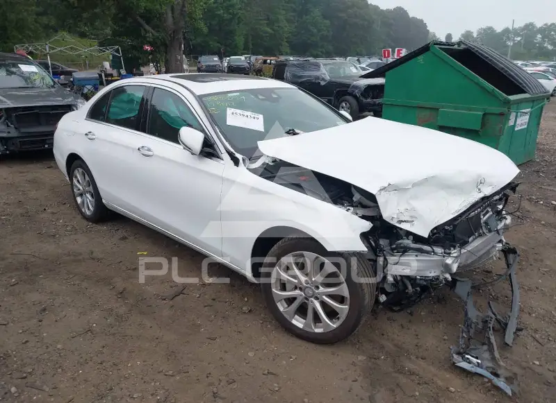 2017 Mercedes Benz E 300 фото