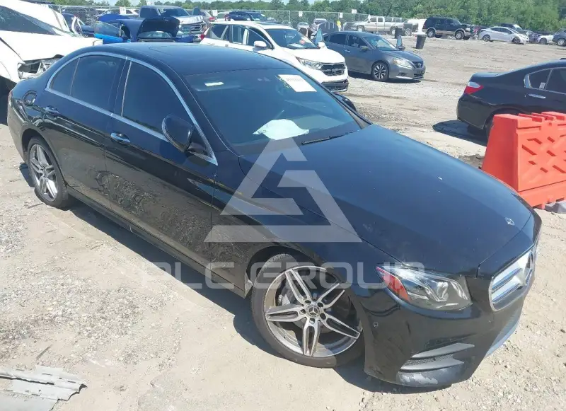 2017 Mercedes Benz E 300 фото