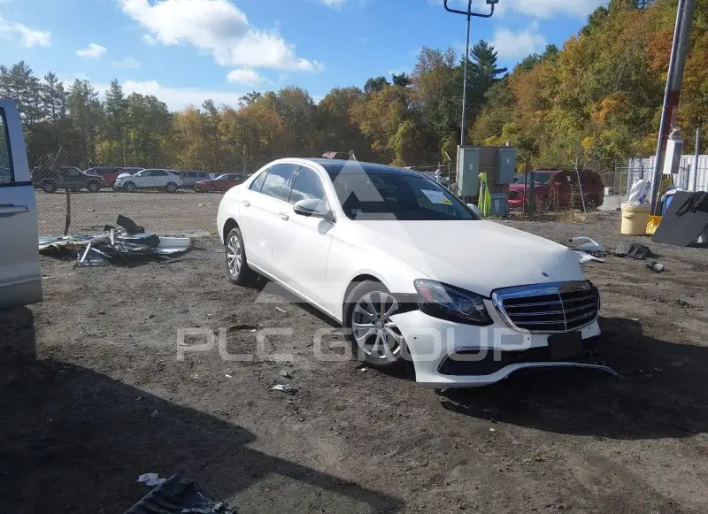 2017 Mercedes Benz E 300 фото
