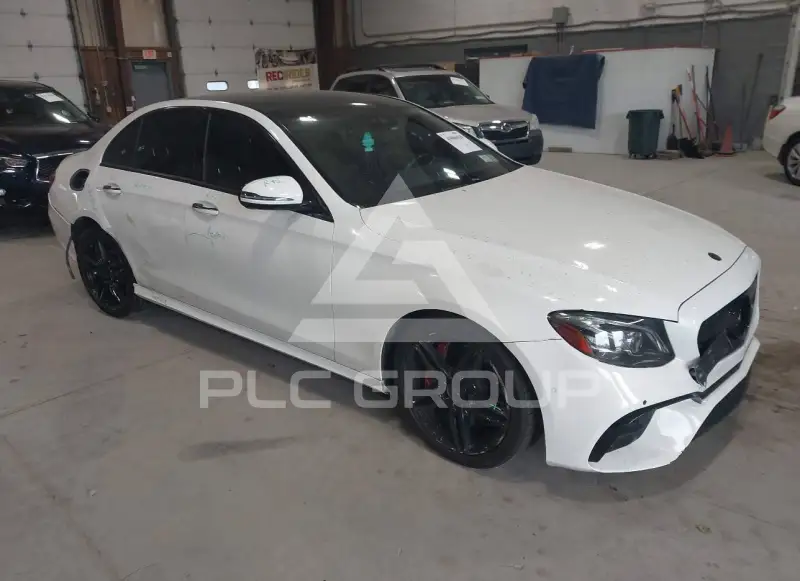 2017 Mercedes Benz E 300 фото