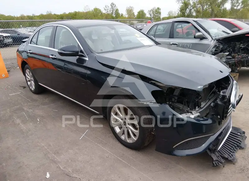 2017 Mercedes Benz E 300 фото