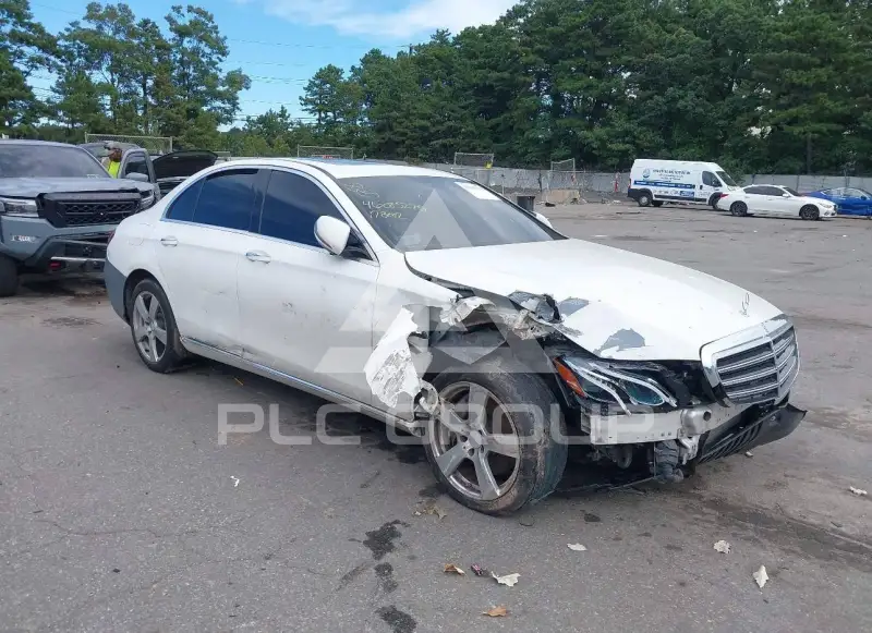 2017 Mercedes Benz E 300 photo