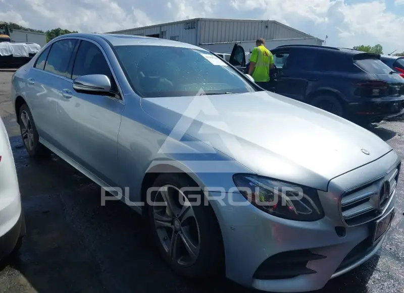2017 Mercedes Benz E 300 фото