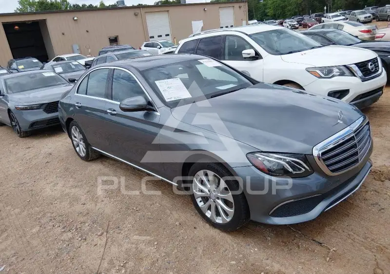 2017 Mercedes Benz E 300 фото