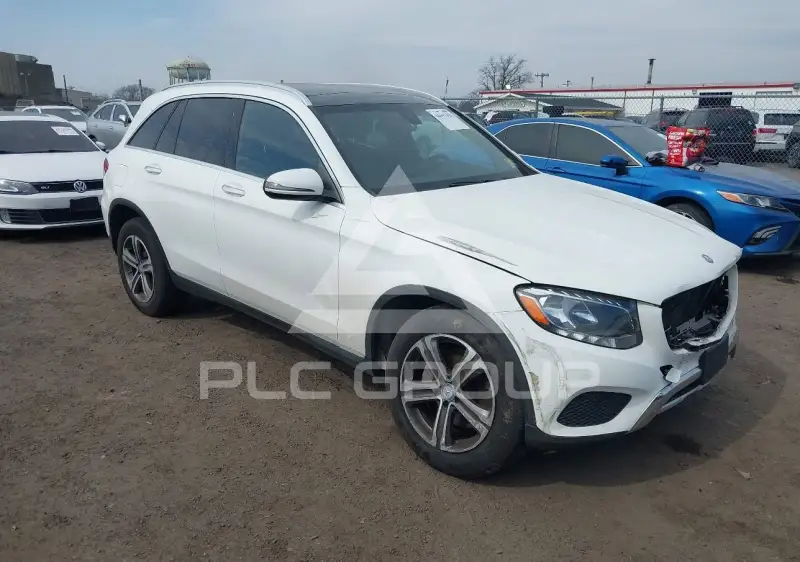 2017 Mercedes Benz GLC 300 фото