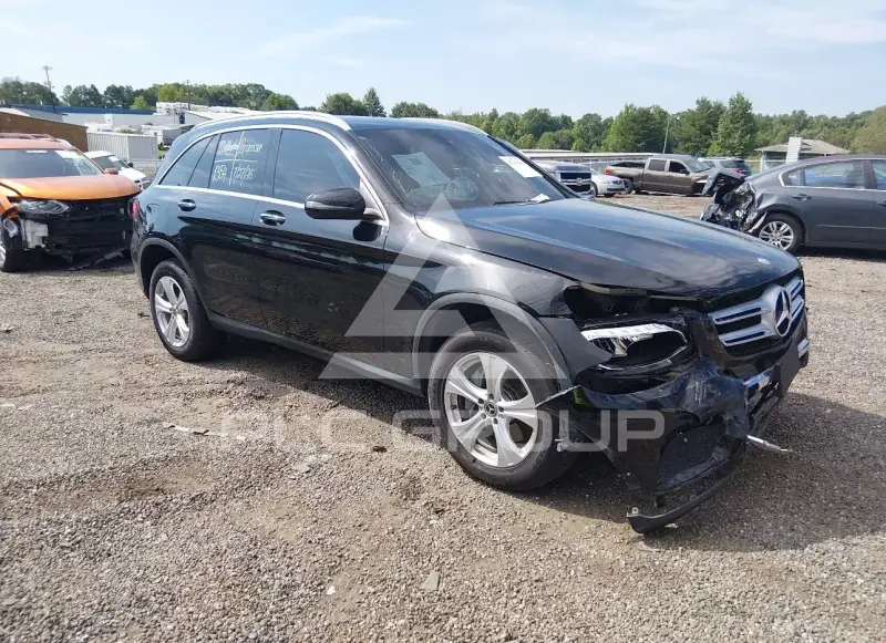 2017 Mercedes Benz GLC 300 photo