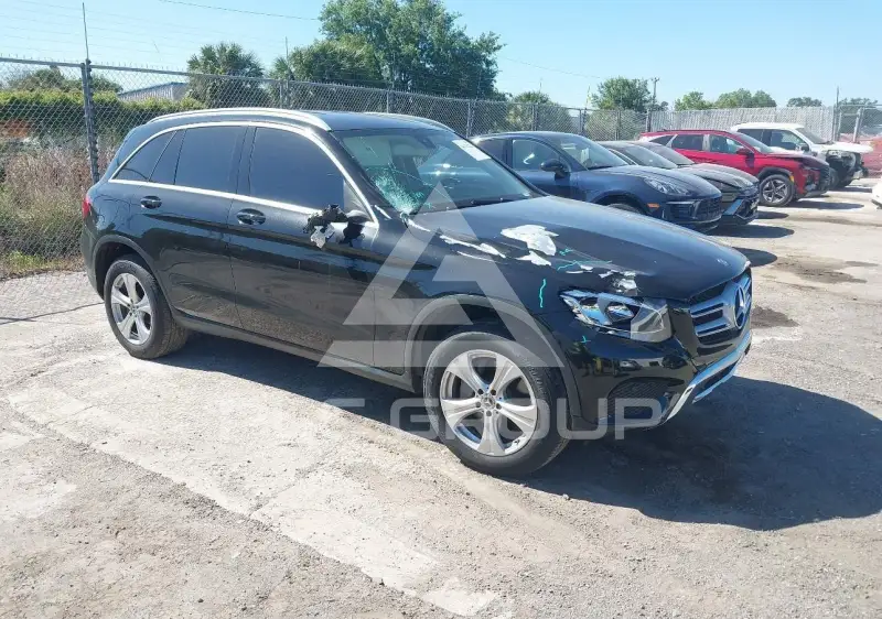 2017 Mercedes Benz GLC 300 фото