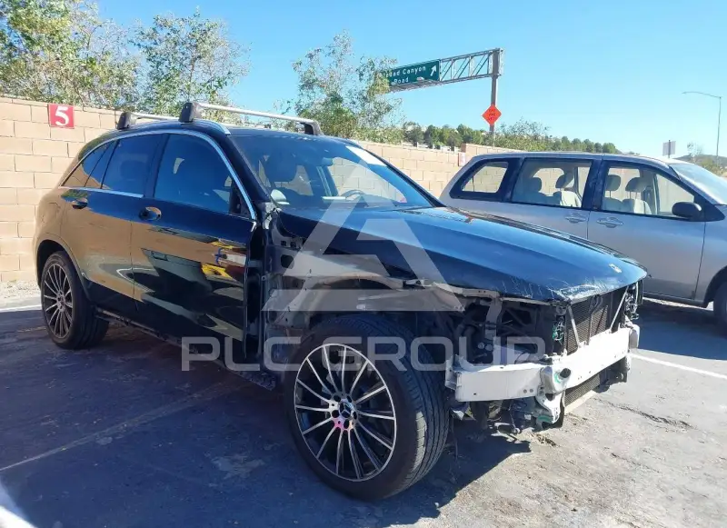 2017 Mercedes Benz GLC 300 фото