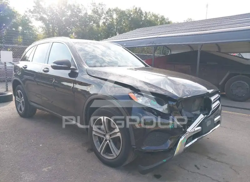 2017 Mercedes Benz GLC 300 photo
