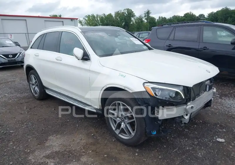 2017 Mercedes Benz GLC 300 фото