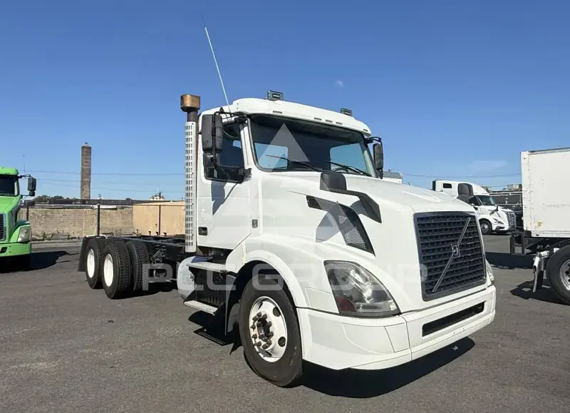 2017 Volvo VNL фото