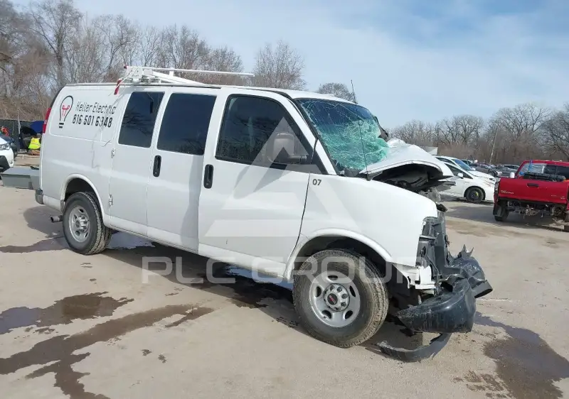 2017 GMC Savana фото