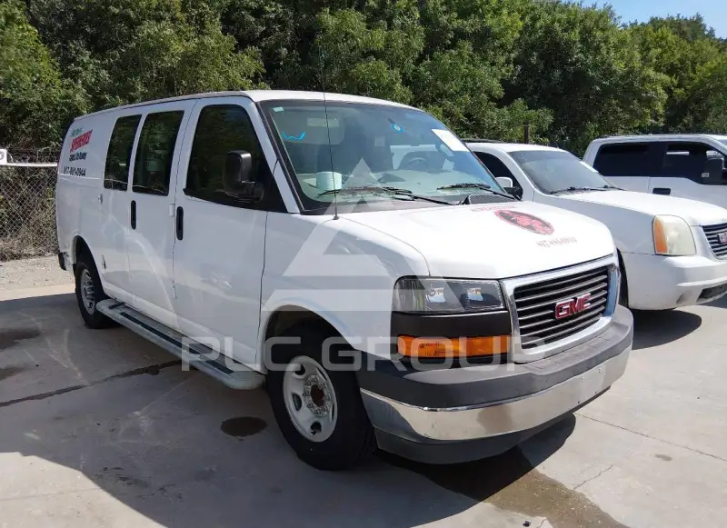 2017 GMC SAVANA photo