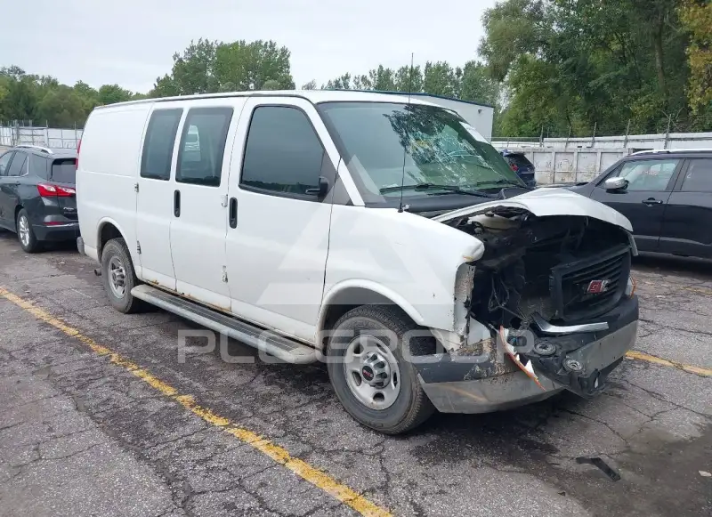 2017 GMC SAVANA photo
