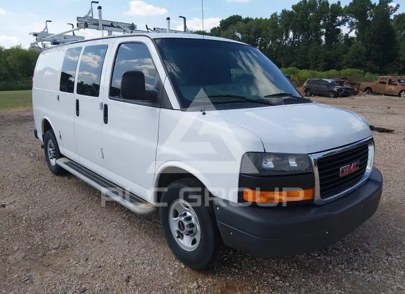 2017 GMC SAVANA photo