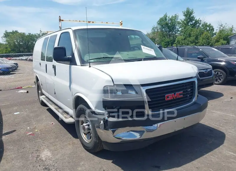 2017 GMC SAVANA photo