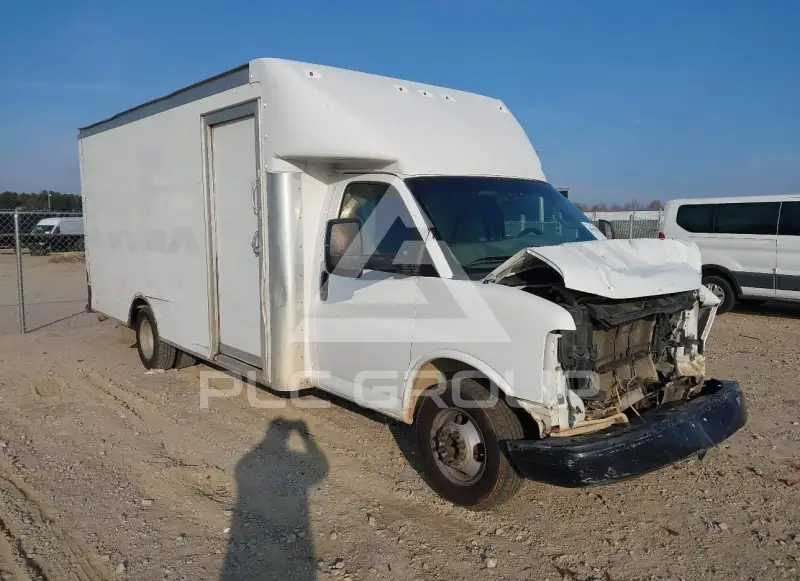2017 GMC Savana фото