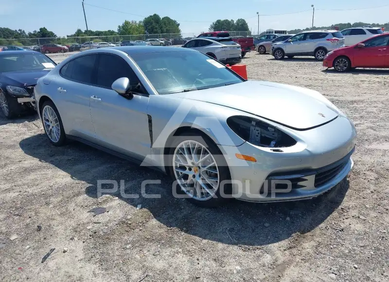 2017 Porsche Panamera photo