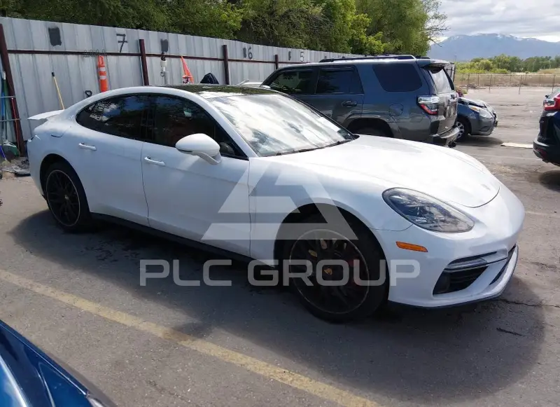 2017 Porsche Panamera photo