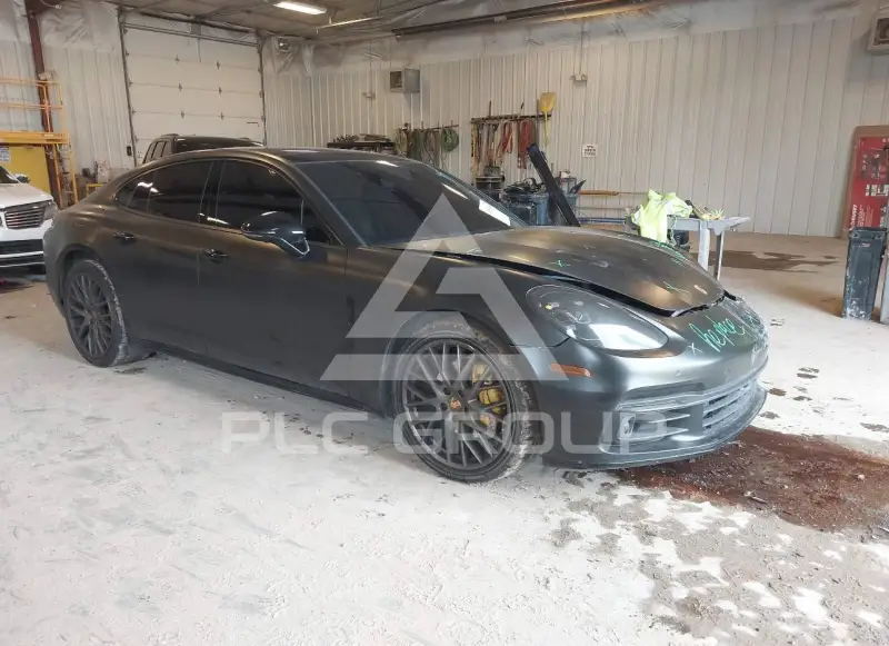 2017 Porsche Panamera photo