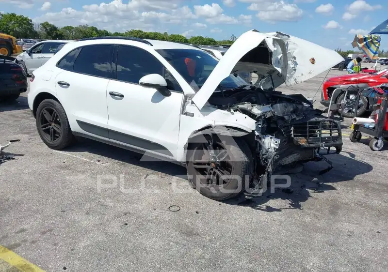 2017 Porsche MACAN photo