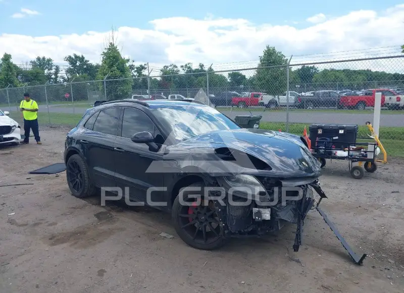 2017 Porsche MACAN photo