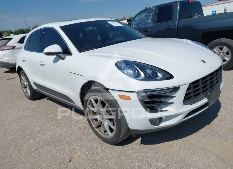 2017 Porsche MACAN photo