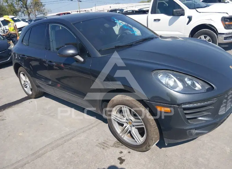 2017 Porsche MACAN photo