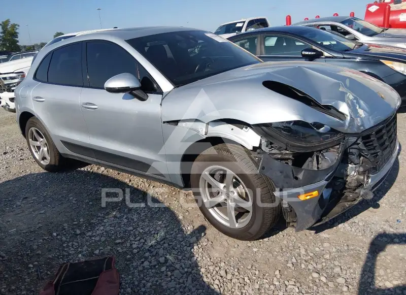 2017 Porsche MACAN photo