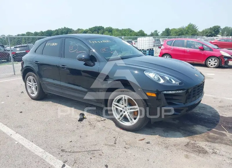 2017 Porsche MACAN photo