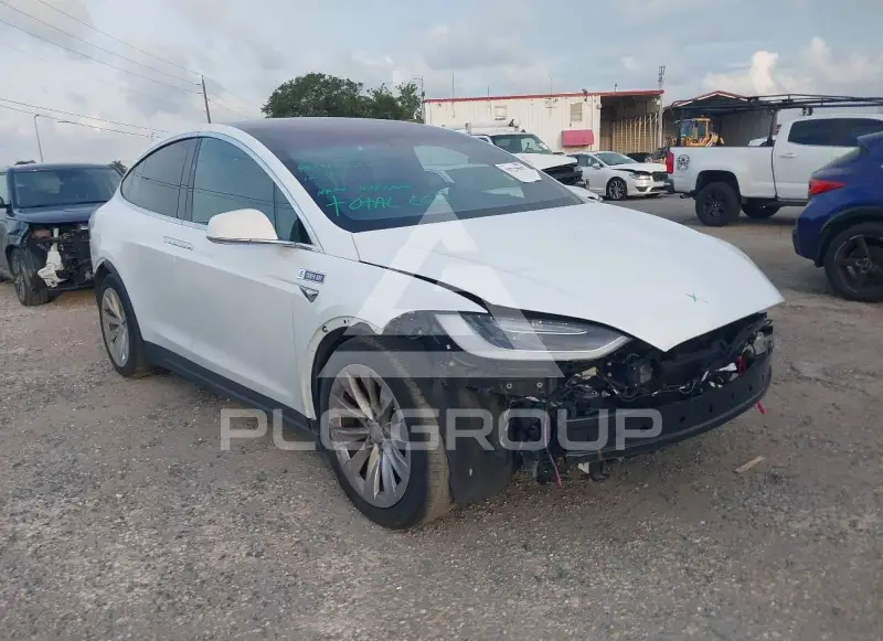2017 Tesla Model X фото