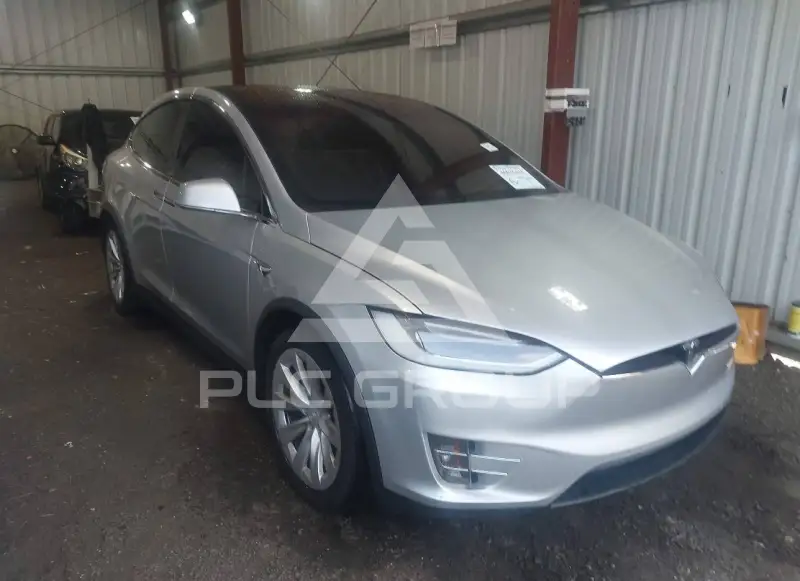 2017 Tesla Model X фото