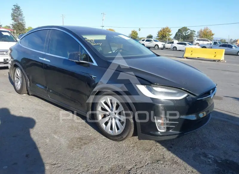 2017 Tesla Model X фото